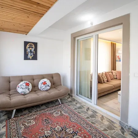 Apartment Fully Furnished Flat With Garden In *
