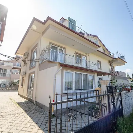 Apartment Fully Furnished Flat With Garden In